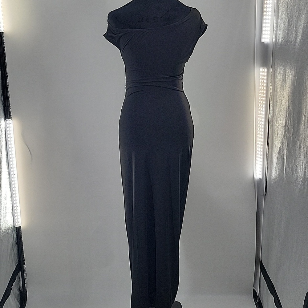 Elegant Black Off-Shoulder Dress - Picture 15 of 16